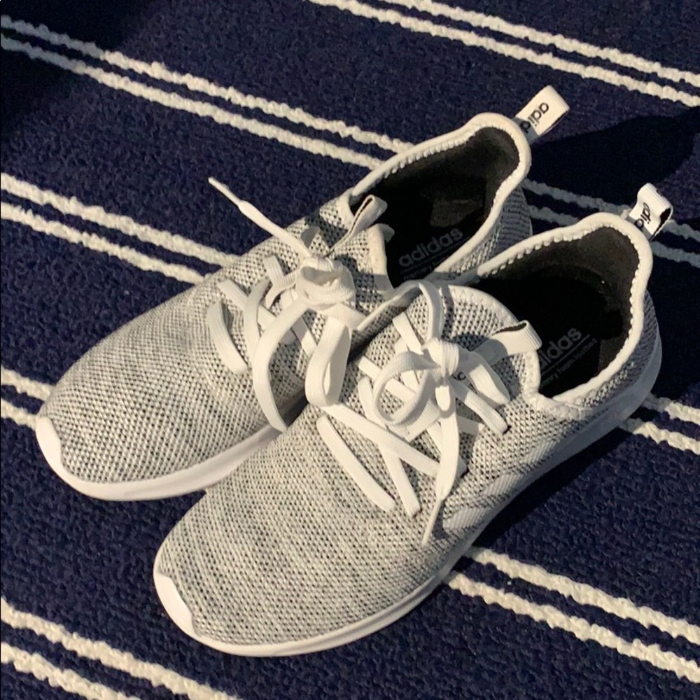 Adidas Cloudfoam Slip on/Tie Shoe. Size8